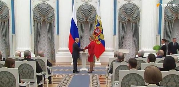 普京祝扎哈罗娃生日快乐 并颁发“祖国功勋”勋章