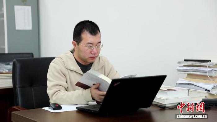 吉林“90后”教师18载追寻擦