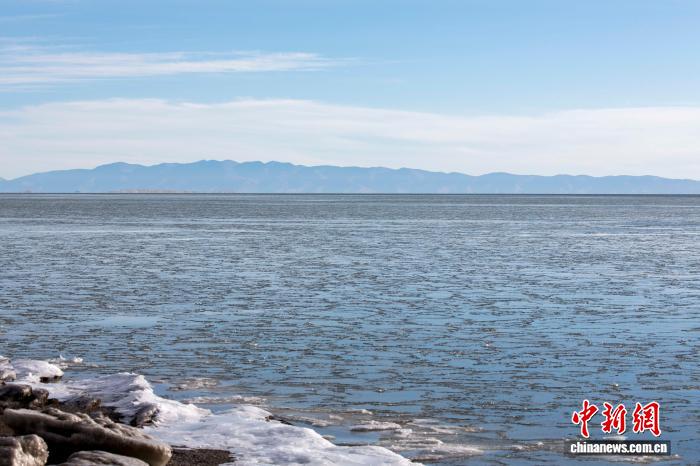 青海湖进入冻结期 较上年提前8天