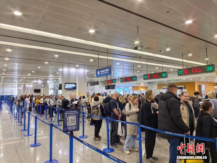 上海浦东国际机场口岸迎来外籍人员入境高峰