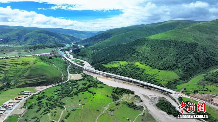 四川：久马高速再通87.5公里 成都4小时直达红原大草原