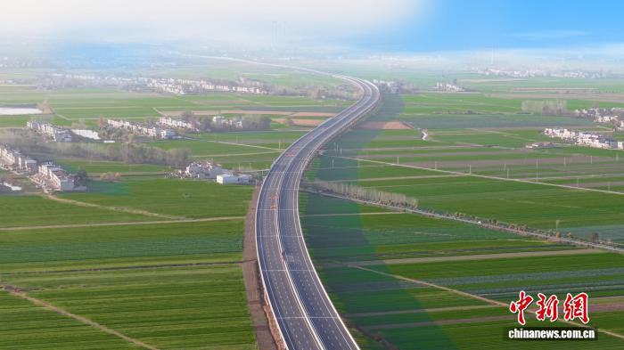 湖北首条新建六车道高速正式建成