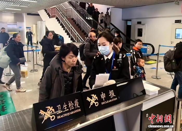 延吉海关智慧旅检助跨境游客快速通关