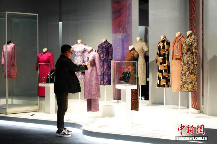 上海博物馆推出海派旗袍主题展 聚焦东方霓裳的世界回响