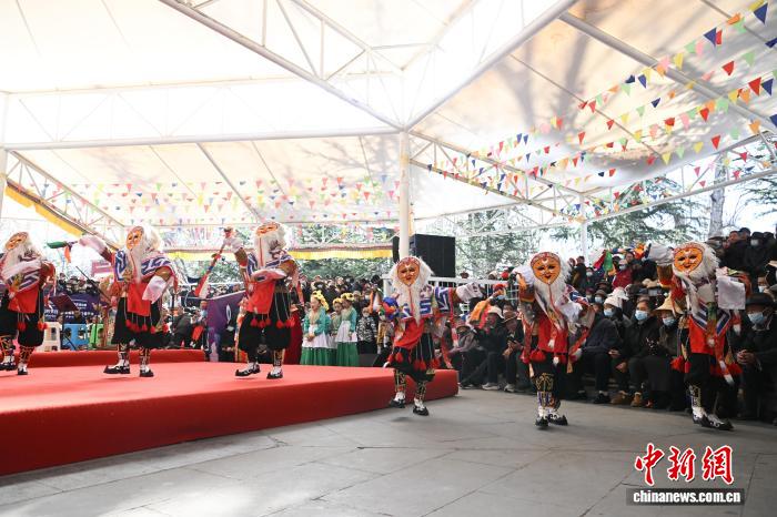 西藏甲子华诞奏响雪域欢歌 “格桑花”群众音乐会惠民迎新年