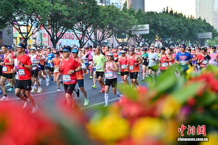 26000名跑者竞速2025广州马拉松赛