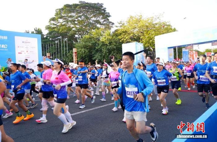 全国万余名马拉松选手齐聚河源开跑