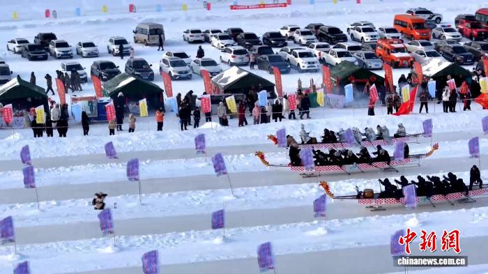 边城呼玛：中俄运动员界江竞技冰上龙舟赛