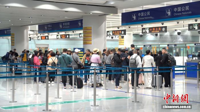 2025年昆明机场口岸出入境客流突破369万人次