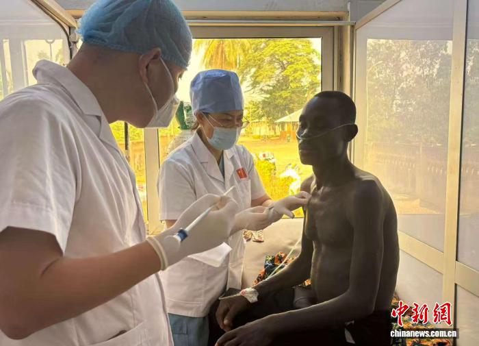 中国援贝宁医生20分钟急救非洲危重患者