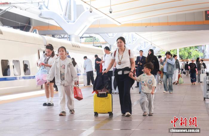 5月4日中国跨区域人员流动量预计超2.9亿人次
