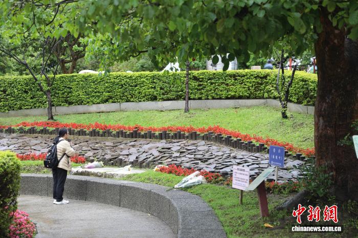 台湾写真：宝岛清明节走现代祭扫风