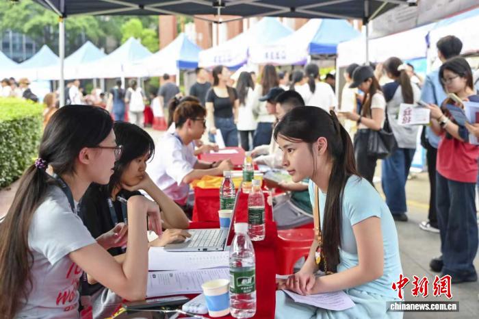 广州举办台青招聘会 提供逾3500个实习就业岗位