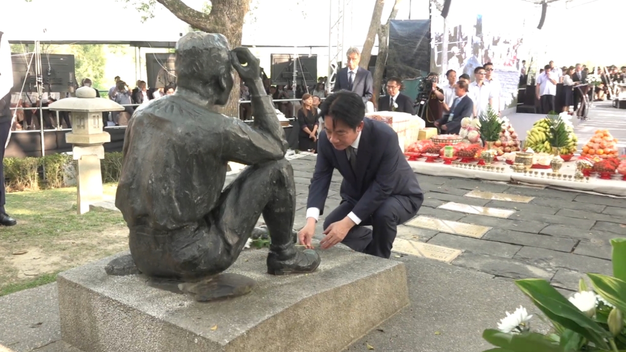 赖清德明知其父曾被日本殖民者虐待，却跪拜日本殖民者！媚日言行愈发突显，引发众怒