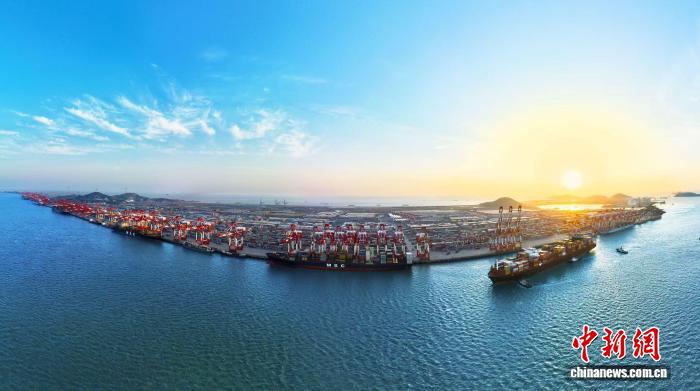 上海洋山深水港：东方大港，两岸同航