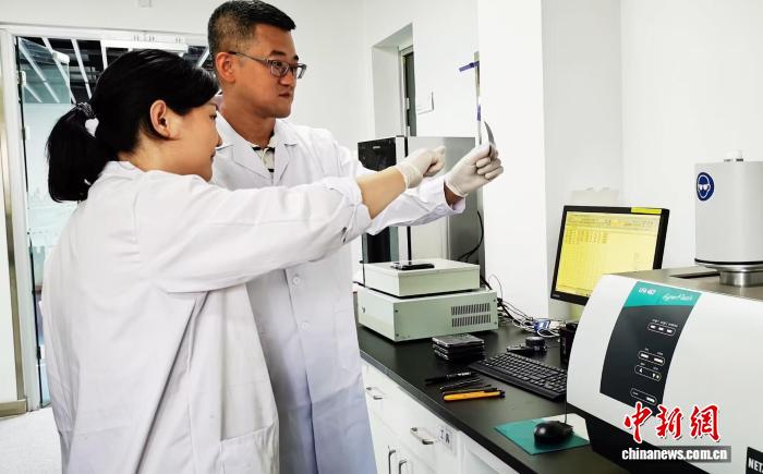 中国科学家突破氢碳联产技术 零污染制氢助力能源转型