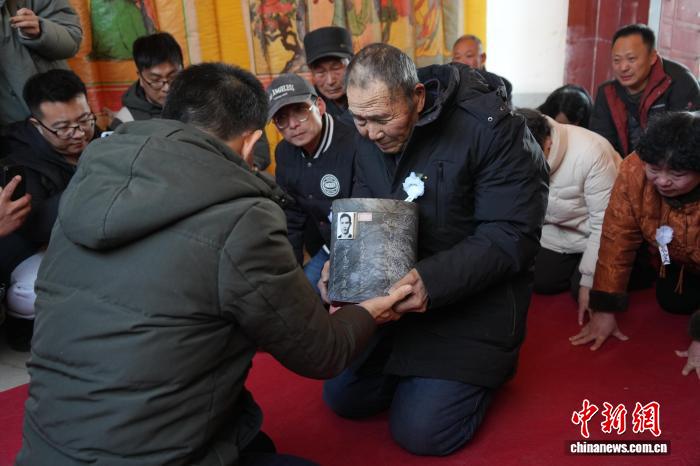 一封家书连两岸 台湾老兵阔别76年后“魂归故里”