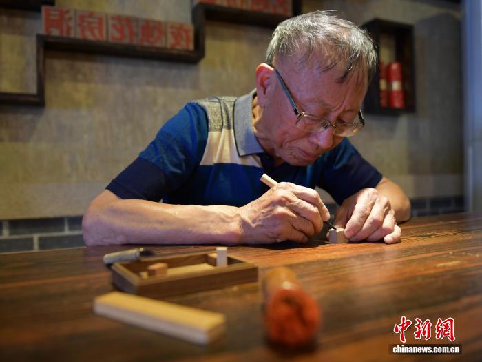 （文化中国行）木活字“印”出安