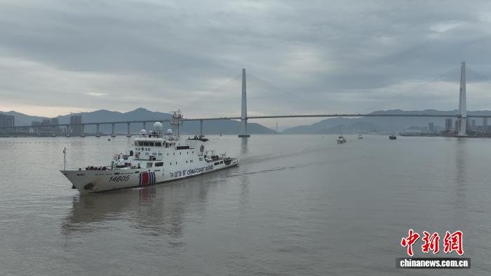 福建海警局开展冬季海上训练  锤炼海上维权执法能力