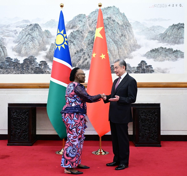 王毅同纳米比亚外长穆萨维伊会谈