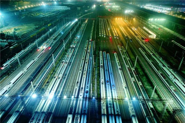 五一假期首尾高峰时段，平均每天