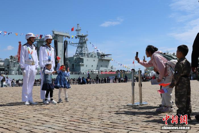 从中国海军舰艇开放活动看双重传