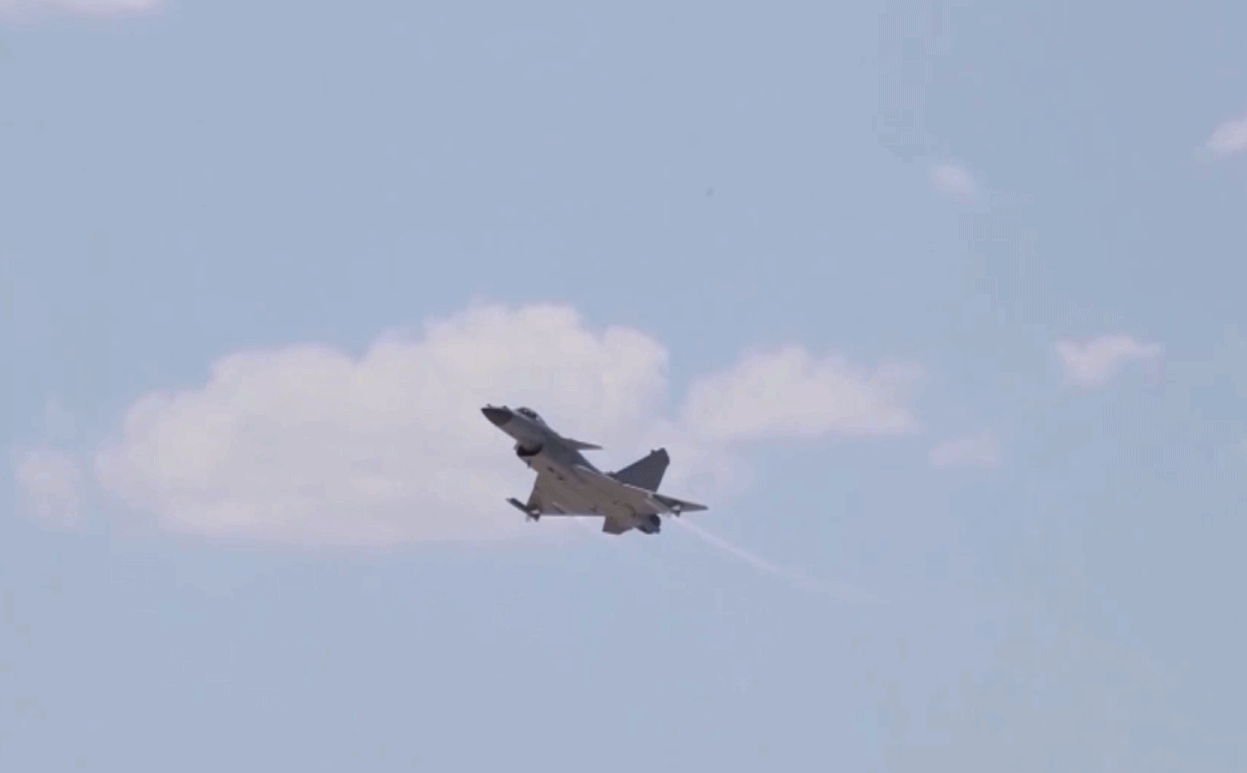 首飞28周年！歼-10战机体系攻防演练现场直击