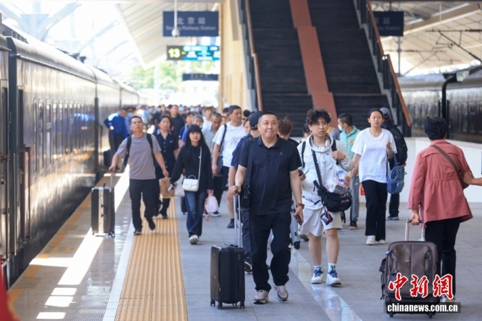 铁路端午假期运输收官，累计发送