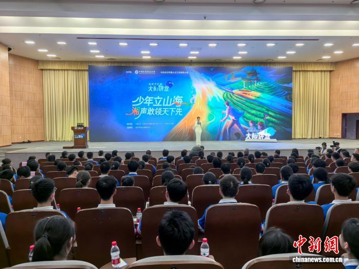 从北斗系统到青少年卫星手绘图 航天专家传递“航天梦”