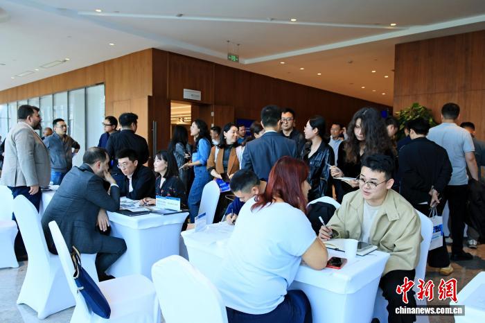 成都发布科技人才培育新政 四大