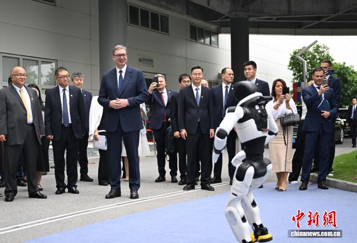 在浙江，武契奇谈论了三件事