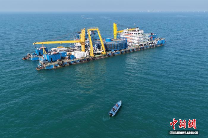 广西涠洲岛跨海联网工程：“蛟龙”穿海不扰珊瑚