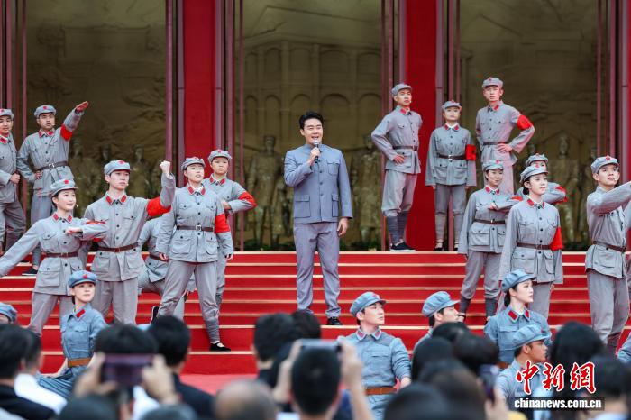 《新长征路上》——纪念红军长征