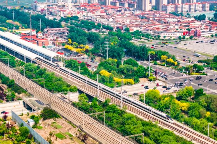 2025年国家铁路运输总收入首次突破1万亿元