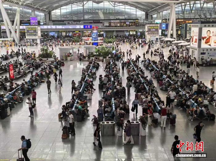 “五一”假期首日国铁广州局旅客发送量料创历史新高