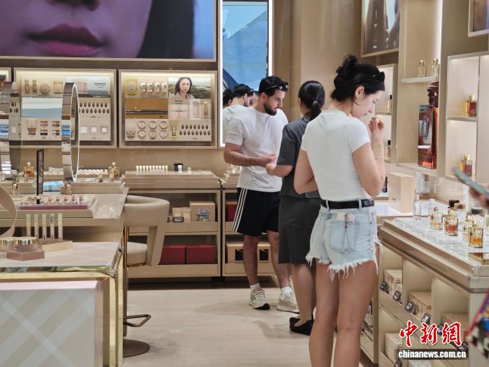 三亚亚沙会迎客来 带动海南离岛免税消费