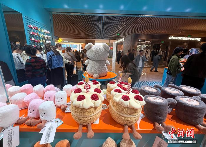 假期首店上新 杭州商圈“情绪消费”升温