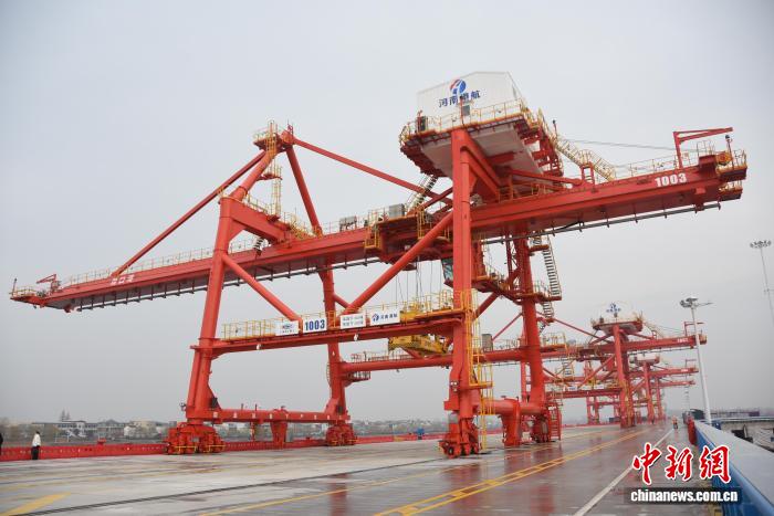 河南周口港中心作业区开港运营