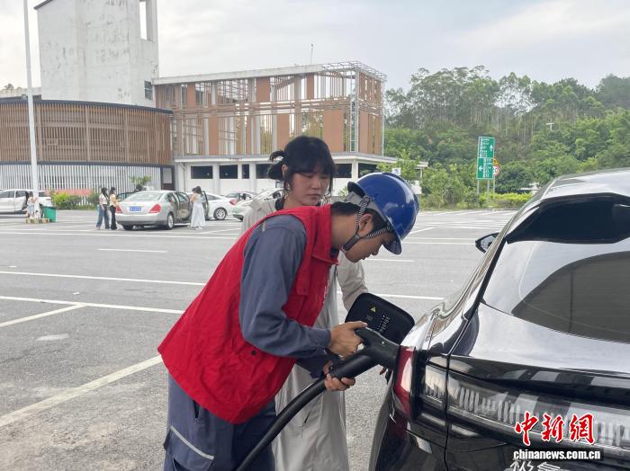 “五一”假期广西新能源汽车充电