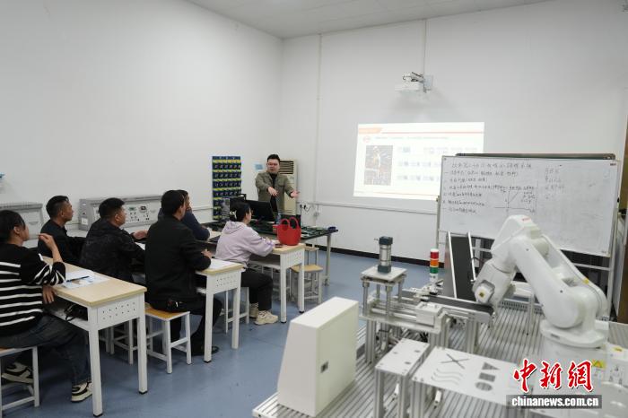 武汉开设新兴产业培训班 产教融合培养人才