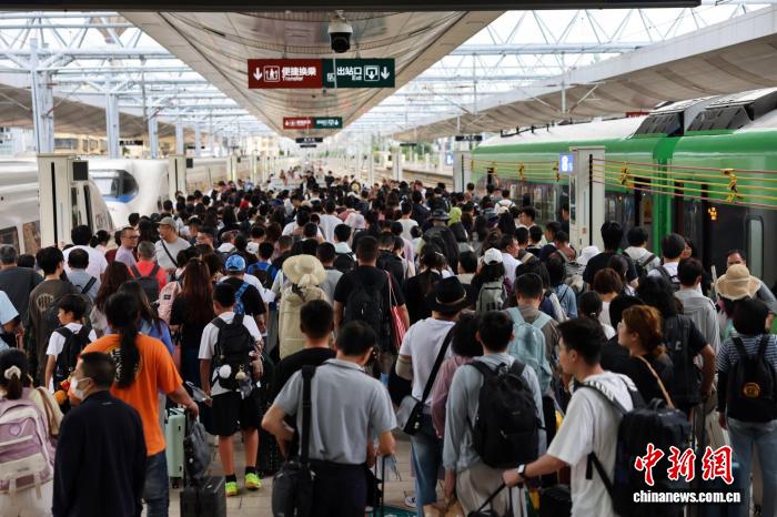 云南铁路2025年发送旅客突破1亿人次