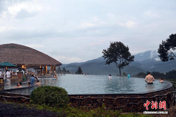 广西贺州“温泉经济”观察：“热引擎”激活桂东北发展新活力
