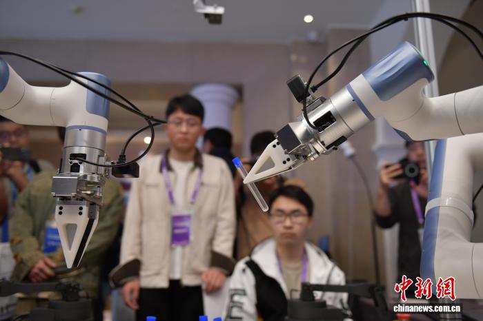 多位院士共话具身智能：技术、产业与安全需协同并进