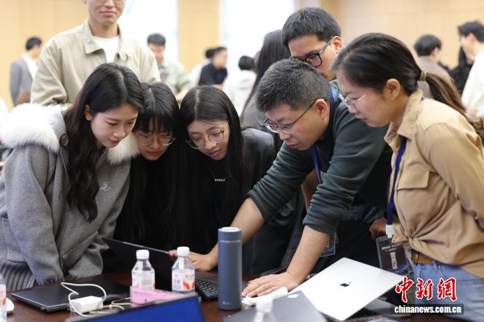 解锁AI社科应用新场景 上海举办公益训练营为青年搭建创新实践