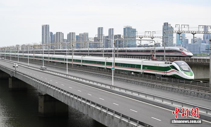 今年前5月中国铁路发送旅客人次同比增长5.7%