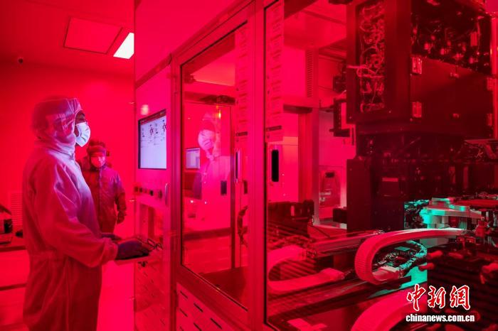 全球首条百万片级体全息光波导自动化产线在天津投产