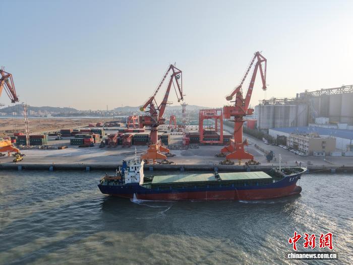 2025年泉州肖厝口岸两岸直航船舶艘次同比增长近两成