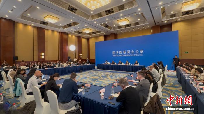 中外记者探访上海：制度型开放提速 全球资源加速汇聚