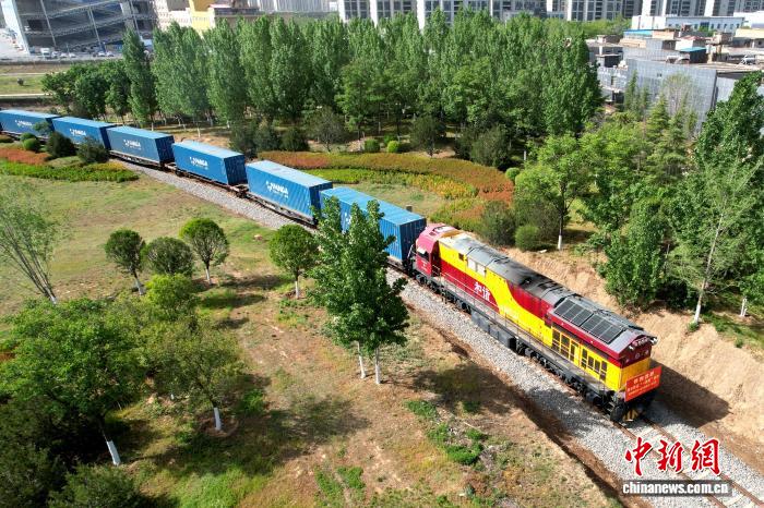 前5月中国国家铁路发送货物同比增长1.8%