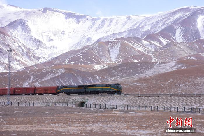 青藏铁路20年累计运输进出藏货物超1亿吨